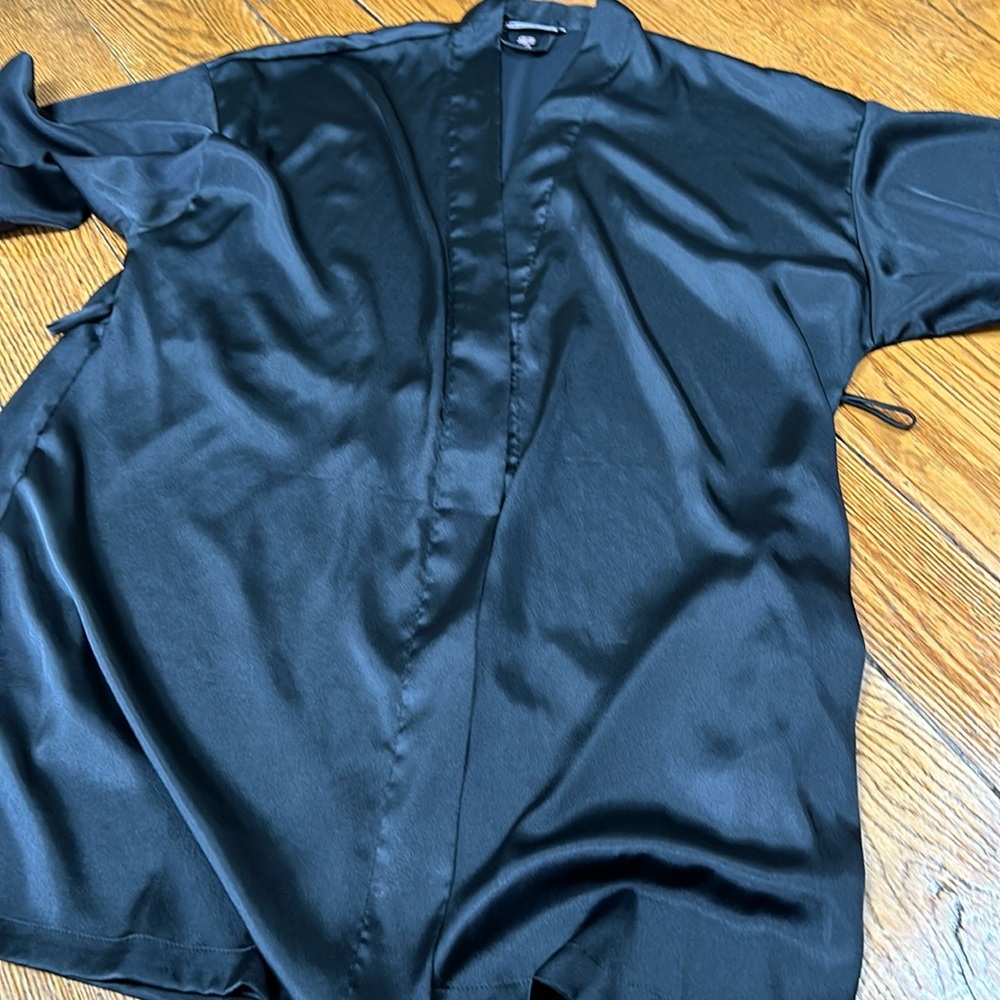 Victoria’s Secret black silky kimono style robe. Missing tie. Size Med/Lg